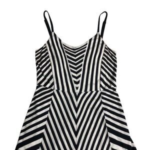 Anthropologie Lilka Maxi Dress Women Small Black Grey Chevron Stripe Modal Blend